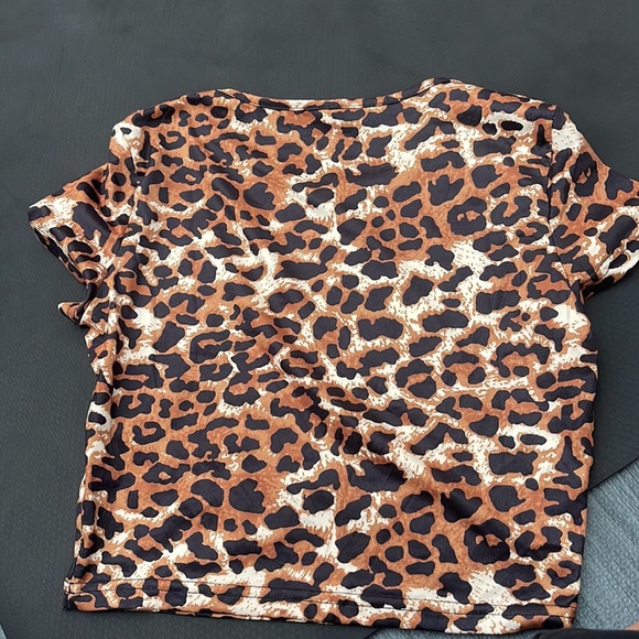 Cheetah print crop top - Picture 2 of 2